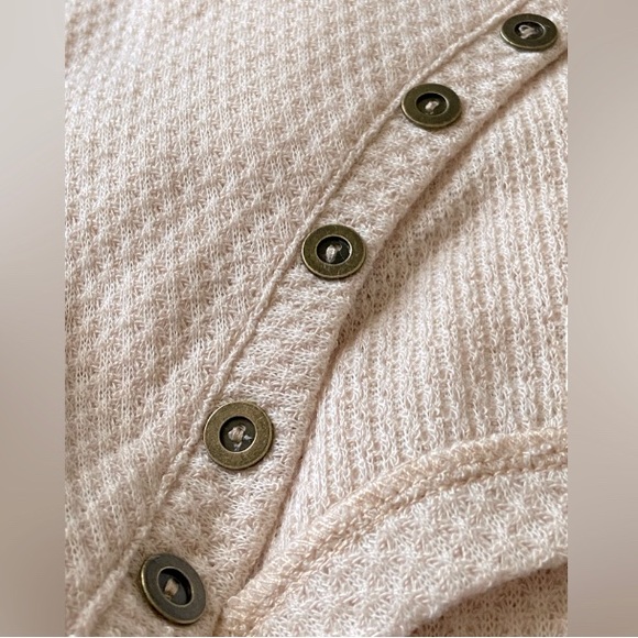 #2038 Buttoned Detail Relaxed Fit V Neck Long Sleeve Top - Picture 12 of 15